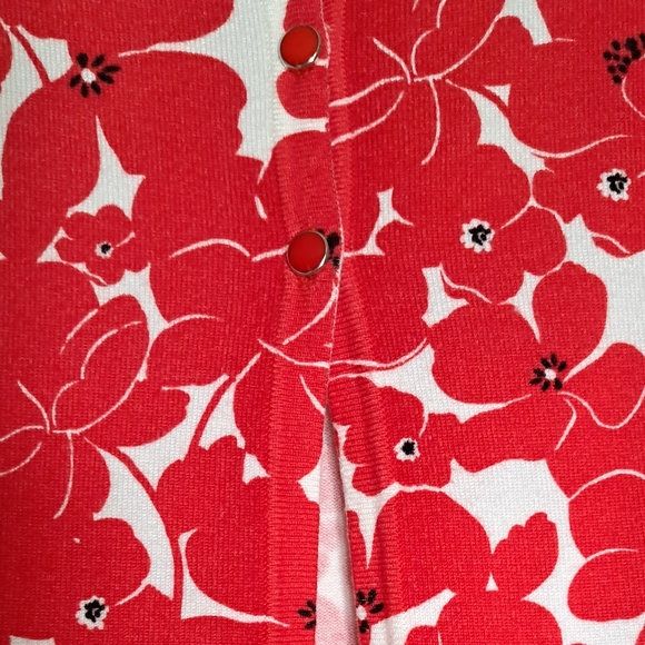 Emma James red Poppy rayon top.Size L. - Picture 3 of 7